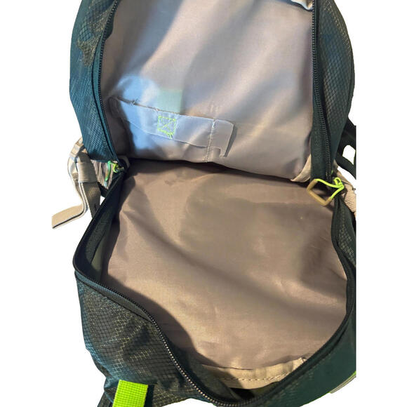 Outdoor Products Hydration Backpack with CamelBak Tube – Green/Gray – NWT - Picture 8 of 9